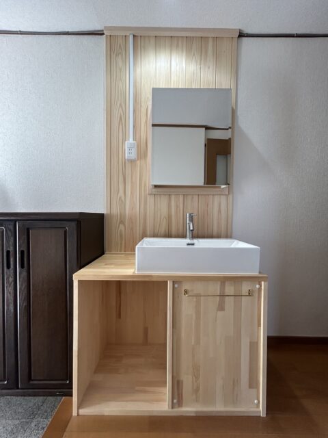 自然素材でつくるオリジナル造作洗面台｜堺市の松本工務店